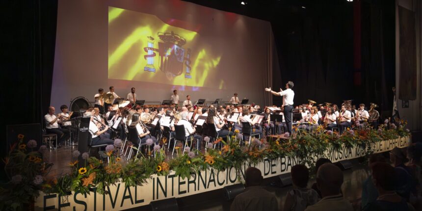 VA3472-los-salerosos-loureiro-festival-bandas-torrevieja.jpg Los Salerosos y la Banda de Música de Loureiro cierran el Festival Internacional de Bandas de Música de Torrevieja