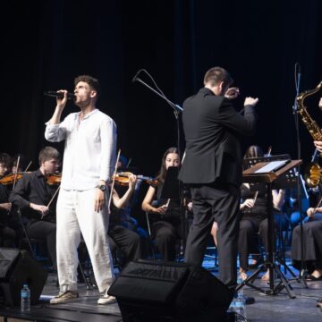 La Joven Orquesta Sinfónica de Torrevieja acompaña a Bervera en el Centro Cultural Virgen del Carmen