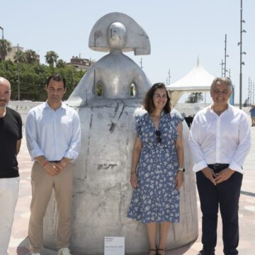 VA3472-manolo-valdes-reina-mariana-puerto-torrevieja.jpg Manolo Valdés Reina Mariana en el puerto de Torrevieja
