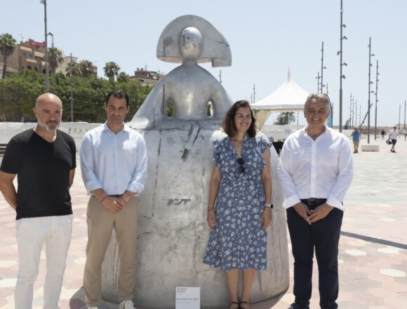 VA3472-manolo-valdes-reina-mariana-puerto-torrevieja.jpg Manolo Valdés Reina Mariana en el puerto de Torrevieja
