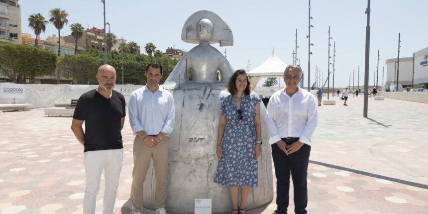 VA3472-manolo-valdes-reina-mariana-puerto-torrevieja.jpg Manolo Valdés Reina Mariana en el puerto de Torrevieja