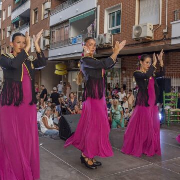 Actuación flamenca durante las fiestas del Carmen en la Casa de Andalucía Rafael Alberti de Torrevieja