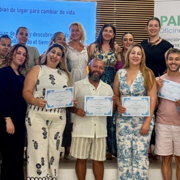 va3471-Actividades.jpg Participantes de Miércoles de Bienestar reciben sus certificados en Torrevieja