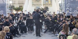 La Unión Musical Torrevejense durante el concierto de zarzuela en el Paseo Vista Alegre