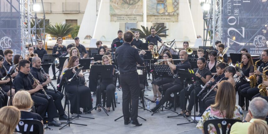 va3474-union-musical-torrevejense-zarzuela-vista-alegre.jpg La Unión Musical Torrevejense durante el concierto de zarzuela en el Paseo Vista Alegre