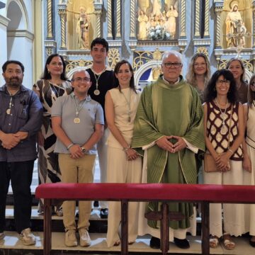 Nueva Junta Directiva de la Real Asociación Hijos de la Inmaculada ante La Purísima en Torrevieja