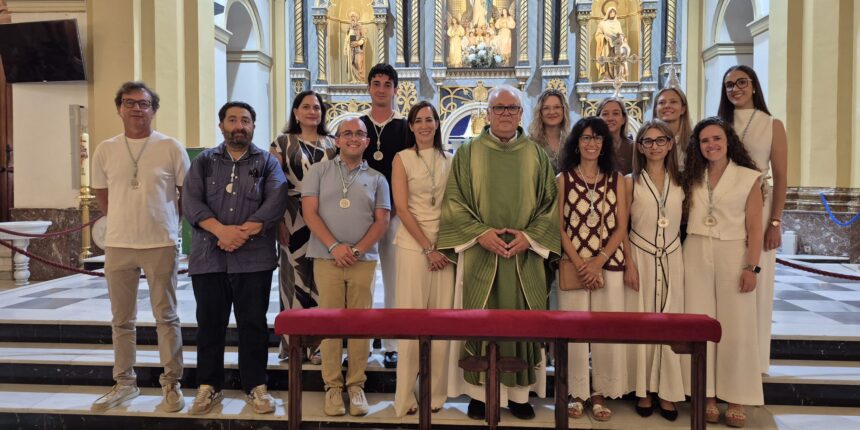 Nueva Junta Directiva de la Real Asociación Hijos de la Inmaculada ante La Purísima en Torrevieja