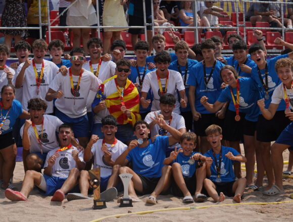 VA3471-balonmano-playa-torrevieja-cesa-medallas.jpg Jugadores de Torrevieja medallistas en el Campeonato de España de Selecciones Autonómicas de Balonmano Playa