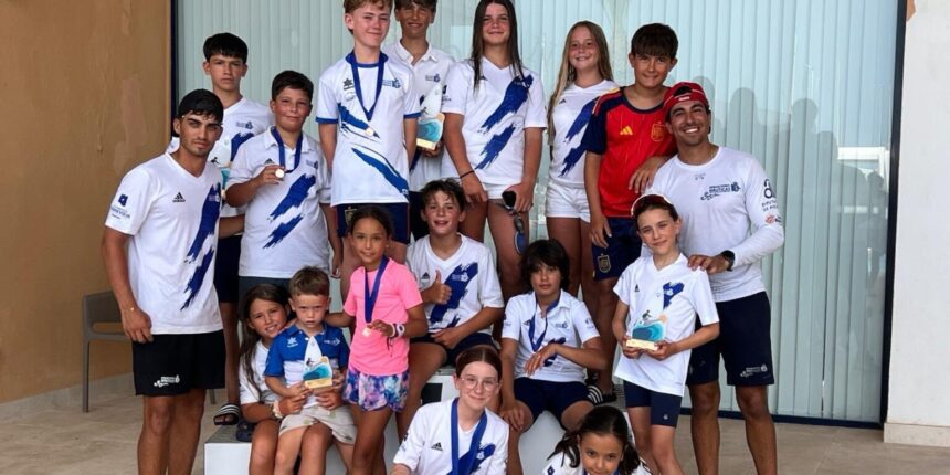 Regatistas del Real Club Náutico Torrevieja en la Regata Virgen del Carmen de San Pedro del Pinatar va3473-rcnt-regata-virgen-carmen-optimist.jpg