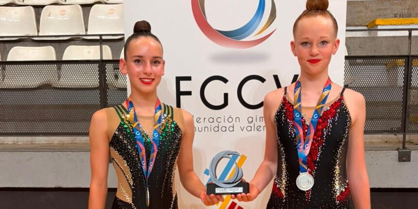 Gimnastas del Club Gimnasia Rítmica Torrevieja con medallas en el Trofeo Federación autonómico
