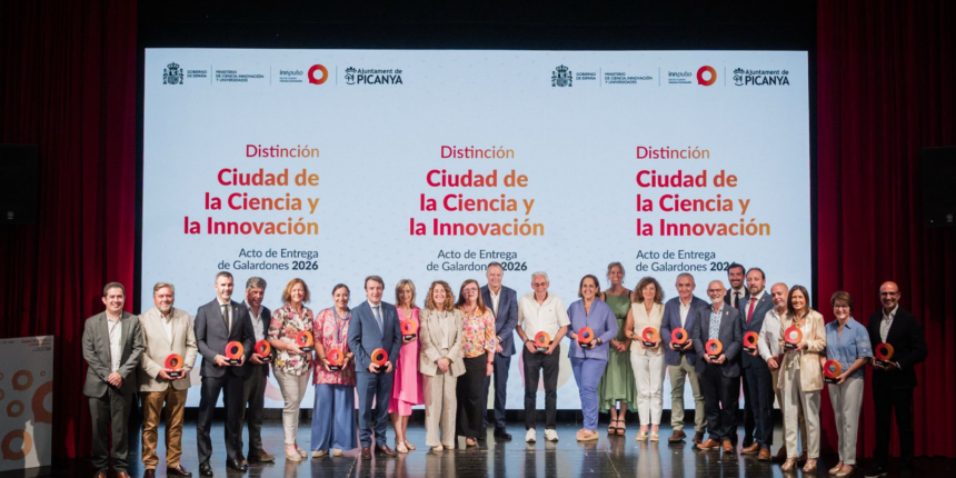 Ricardo Recuero recoge para Torrevieja el distintivo de Ciudad de la Ciencia y la Innovación