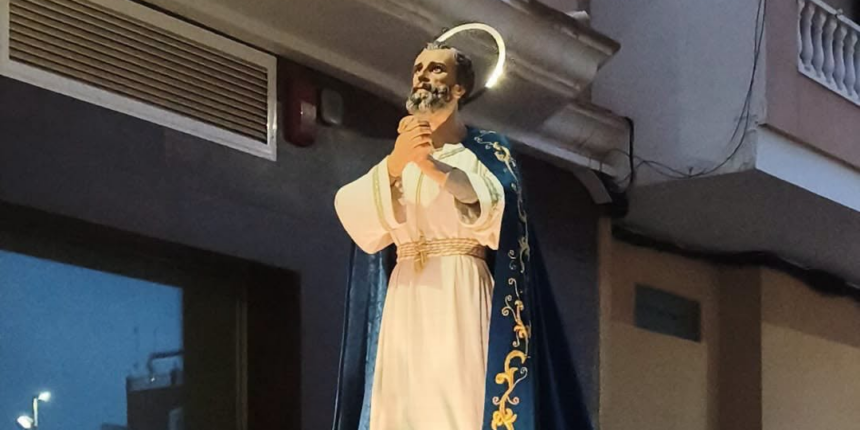 va3470-san-pedro-la-mata-procesion-cofradia.jpg Procesión de San Pedro por las calles de La Mata