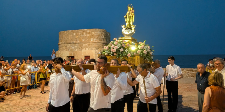 Procesión de la Virgen del Carmen en La Mata junto al mar