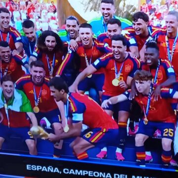va3473-notas-diario-segunda-estrella-opinion.jpg Foto desde la televisión de la celebración del Mundial de fútbol