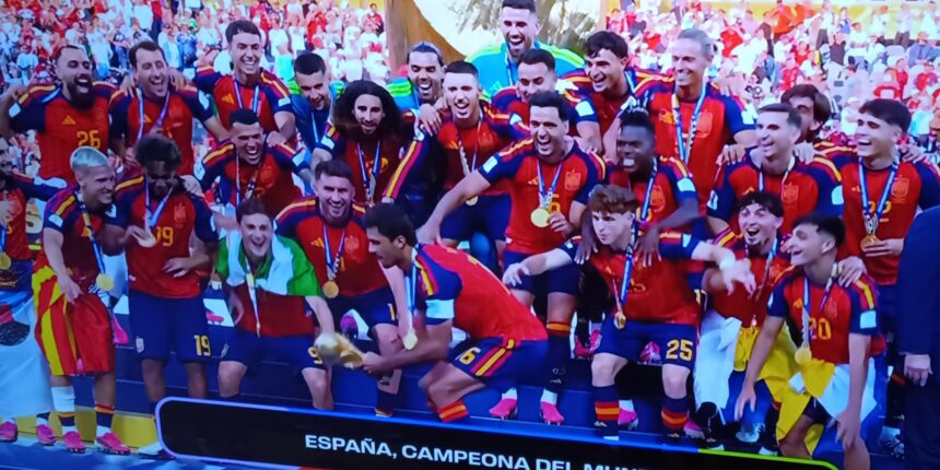 va3473-notas-diario-segunda-estrella-opinion.jpg Foto desde la televisión de la celebración del Mundial de fútbol