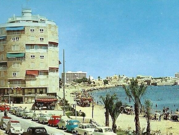 VA3476-historia-turismo-torrevieja-sal-mar.jpg Vista histórica de Torrevieja durante el desarrollo del turismo residencial