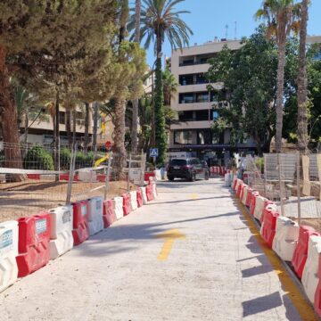 VA3475-cierre-avenida-libertad-torrevieja.jpg Tráfico en la avenida de la Libertad de Torrevieja durante las obras del entorno portuario