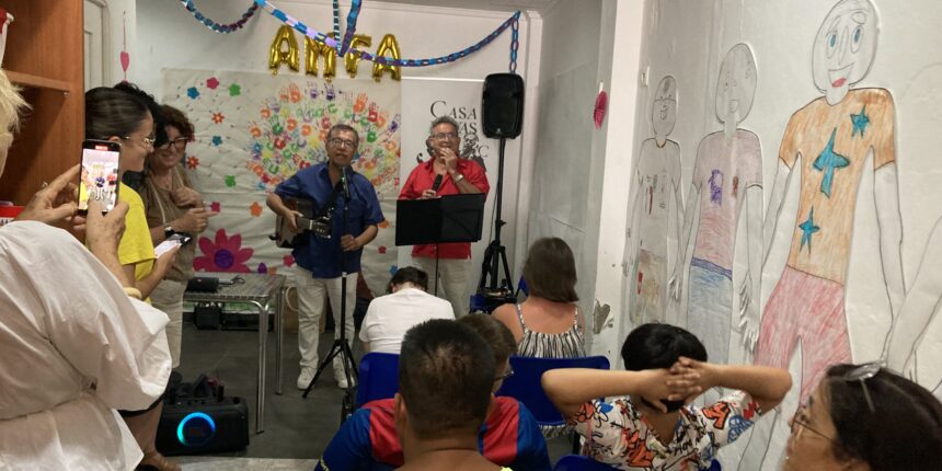 VA3475-musica-inclusiva-francisco-casanovas-amfa-torrevieja.jpg Alumnos del Curso de Música Inclusivo Francisco Casanovas durante el concierto celebrado en AMFA Torrevieja