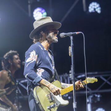 VA3477-leiva-brilla-torrevieja-2026.jpg Leiva durante el concierto que cerró Brilla Torrevieja 2026 ante 15.000 personas en el Parque Antonio Soria.