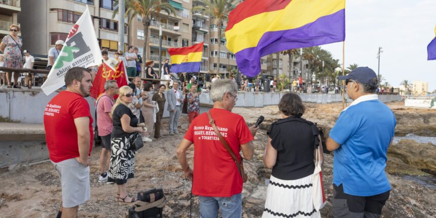 va3478-bombardeo-torrevieja-1938-homenaje-victimas.jpg Homenaje a las víctimas del bombardeo de Torrevieja de 1938
