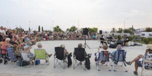 Orquesta Sinfónica de Torrevieja durante el concierto Música en el Parque en el Parque de La Siesta