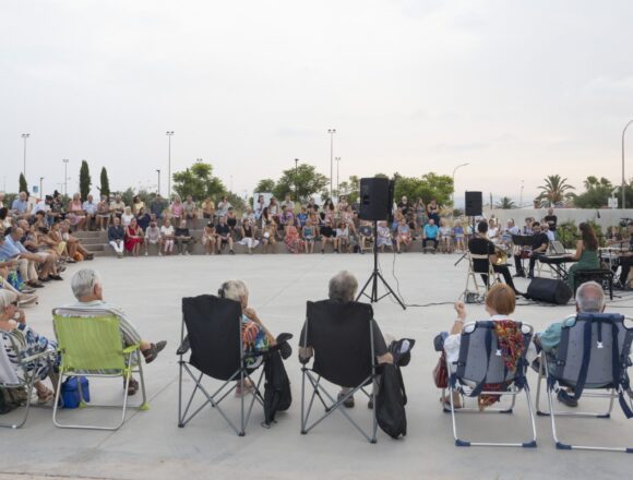 VA3475-orquesta-sinfonica-torrevieja-parque-siesta.jpg Orquesta Sinfónica de Torrevieja durante el concierto Música en el Parque en el Parque de La Siesta