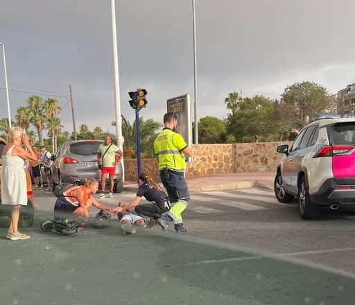 va3478-accidente-patinete-torrevieja.jpg Una persona herida en un accidente entre un turismo y un patinete en Torrevieja