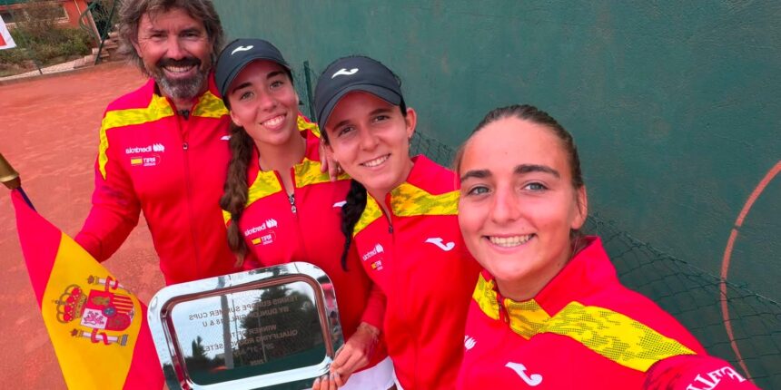 VA3475-charo-esquiva-emilio-viuda-seleccion-espanola.jpg Charo Esquiva y Emilio Viuda junto a la selección española femenina sub-18 de tenis
