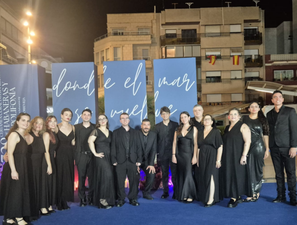 Componentes del Coro Maestro Casanovas de Torrevieja durante el curso de técnica vocal impartido por Alejandro Gómez Lozano.