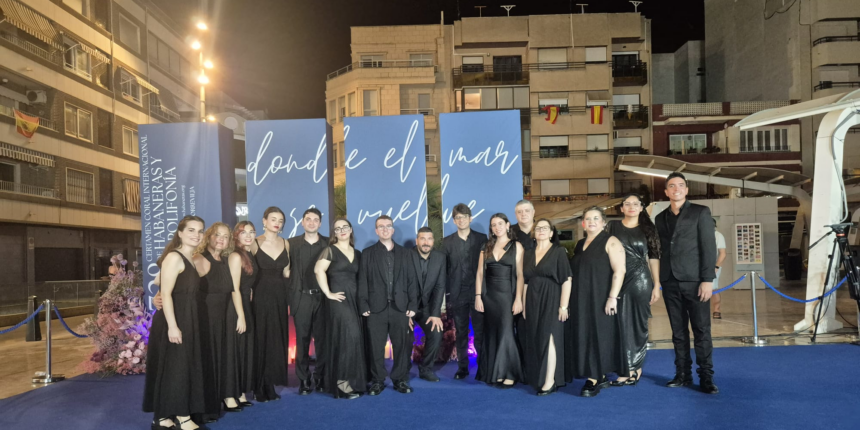 Componentes del Coro Maestro Casanovas de Torrevieja durante el curso de técnica vocal impartido por Alejandro Gómez Lozano.