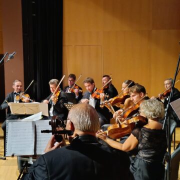 va-3482-casanovas-orquesta-sonrisas-lagrimas-orihuela.jpg Casanovas Orquesta durante el concierto «Sonrisas y lágrimas» en el Auditorio La Lonja de Orihuela.