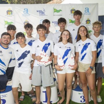 VA-3481-rcnt-ilca-campoamor.jpg Regatistas del Real Club Náutico de Torrevieja durante la Copa Autonómica de ILCA en Campoamor.