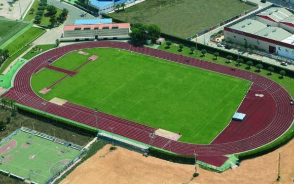 Pista de atletismo de la Ciudad Deportiva de Torrevieja donde se proyecta la remodelación de las gradas.