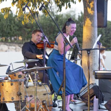 va-3480-musica-en-el-parque-jardines-auditorio.jpg Concierto del ciclo Música en el Parque en los Jardines del Auditorio de Torrevieja.