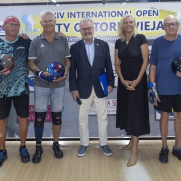 VA-3481-open-internacional-bowling-torrevieja.jpg Participantes del Open Internacional de Bowling Ciudad de Torrevieja en Ozone Bowling.