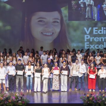 va-3482-premios-excelencia-academica-torrevieja.jpg Estudiantes premiados en la V Edición de los Premios a la Excelencia Académica Ciudad de Torrevieja.