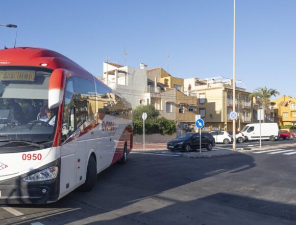 Obras de reasfaltado y mejora de la accesibilidad en Mar Azul y Lo Ferrís, Torrevieja.