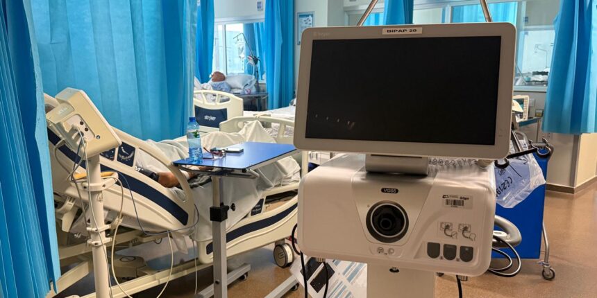 VA-3481-equipos-soporte-respiratorio-hospital-torrevieja.jpg Nuevos equipos de soporte respiratorio incorporados al Hospital Universitario de Torrevieja.