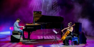 Borja Niso interpreta al piano la música de Ludovico Einaudi en Torrevieja