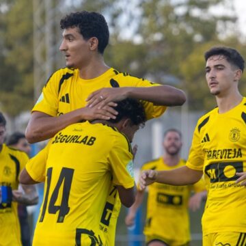VA-3479-sporting-costablanca-torrevieja-pretemporada.jpg Sporting Costablanca Torrevieja C.F. antes de su histórico debut en categoría nacional