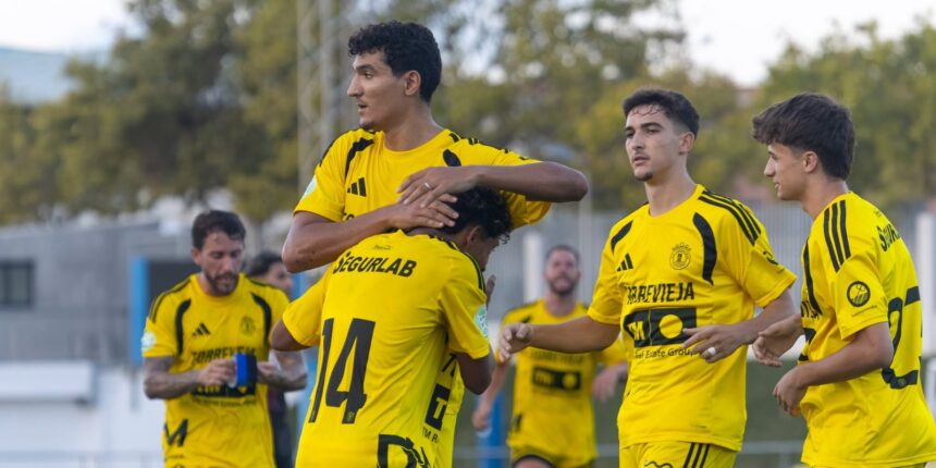 VA-3479-sporting-costablanca-torrevieja-pretemporada.jpg Sporting Costablanca Torrevieja C.F. antes de su histórico debut en categoría nacional