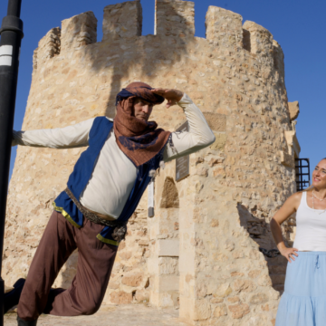 VA-3481-sal-fuego-piratas-torre-moro.jpg Visita teatralizada Sal, fuego y piratas en el entorno de la Torre del Moro de Torrevieja.