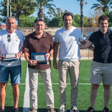 va-3482-homenaje-casimiro-torres-joaquin-sala.jpg Homenaje del CD Los Ángeles a Casimiro Torres y Joaquín Sala por su trayectoria vinculada al fútbol de Torrevieja.