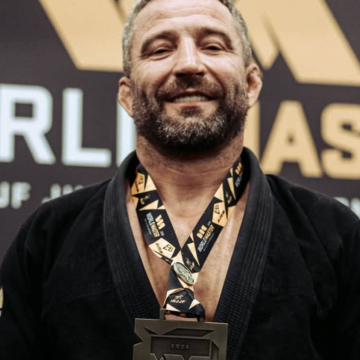 Yury Pashkovich, atleta del Club Mano a Mano de Torrevieja, con la medalla de bronce en Las Vegas.