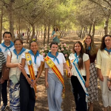 VA-3481-fiestas-la-mata-surriagaso-romeria.jpg La romería de la Virgen del Rosario durante las fiestas de La Mata.
