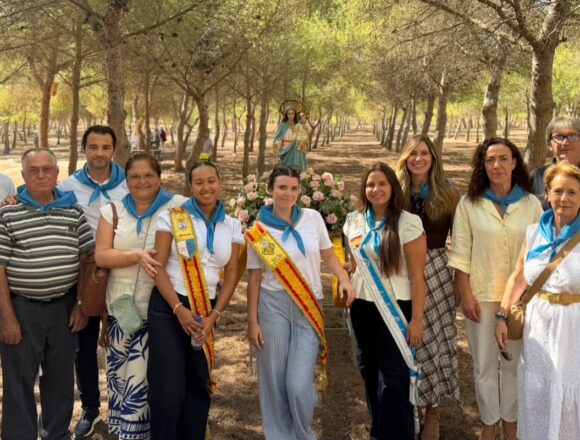 VA-3481-fiestas-la-mata-surriagaso-romeria.jpg La romería de la Virgen del Rosario durante las fiestas de La Mata.