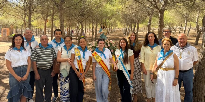 VA-3481-fiestas-la-mata-surriagaso-romeria.jpg La romería de la Virgen del Rosario durante las fiestas de La Mata.