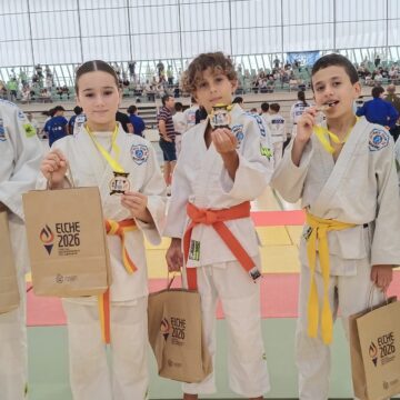 va-3484-judo-club-nozomi-copa-elche.jpg Judocas del Judo Club Nozomi de Torrevieja tras conseguir 17 medallas en la Copa de Judo de Elche.