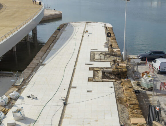 Vista aérea de las obras de recuperación del Muelle Mínguez en el puerto de Torrevieja.