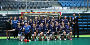 El equipo posa tras la vict oria. Foto Raúl Ruíz(1)
